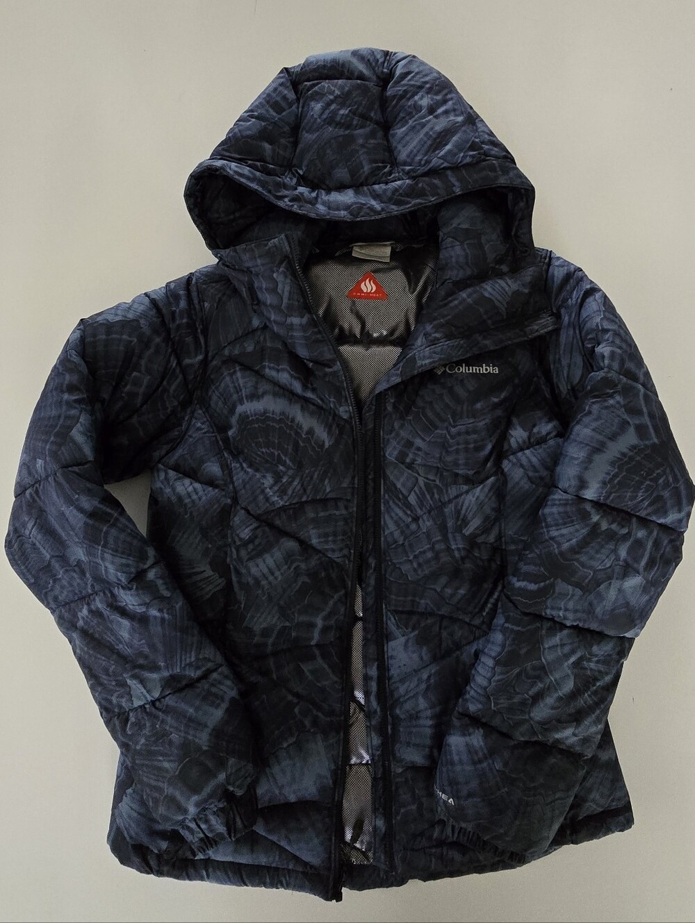 Columbia Hooded Puffy Jacket in Dark Blue Tie-Dye